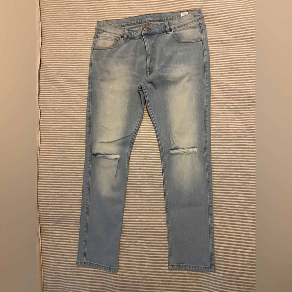 Men’s distressed denim jeans
